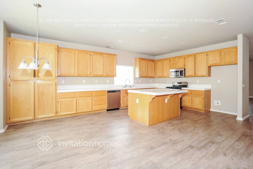 Building Photo - 4208 Sungate Dr