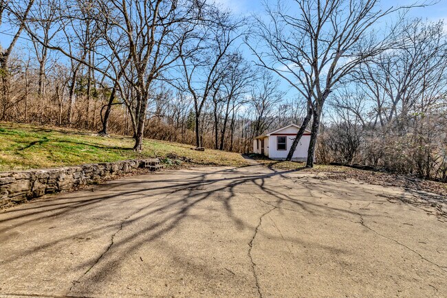 Building Photo - 6469 Fleetwood Dr