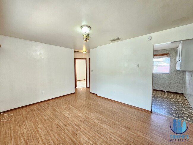 Building Photo - 4 Bedroom, 3 Bath HOUSE with a detached 1 Bedroom and 1 bath in Lakeland *MOVE-IN SPECIAL*