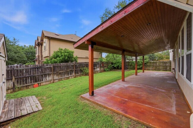 Building Photo - 1136 Beechwood Dr