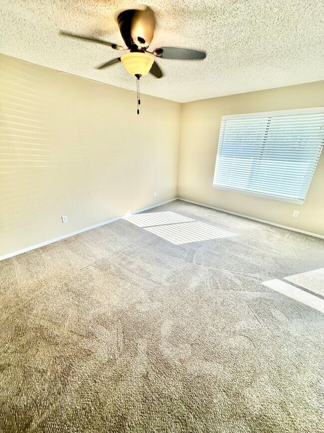 Building Photo - Nice 1 bedroom condo for rent in Miramar Beach w/ a community pool!