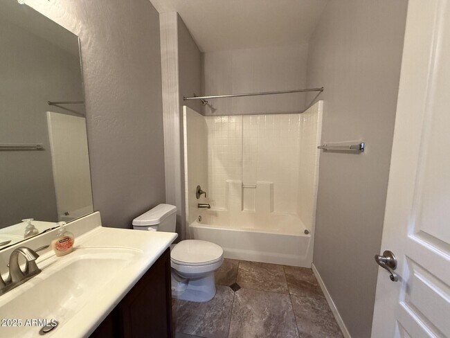 Building Photo - 1057 S Sacramento Pl