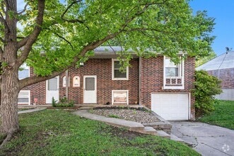 Building Photo - ****AVAILABLE NOW**** Huge Independence Du...