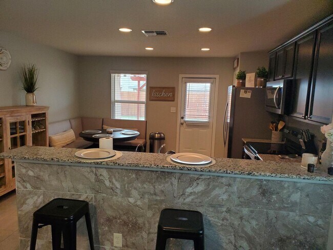 Building Photo - 12018 Silver Lgt