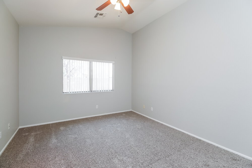 Building Photo - 1069 E Nardini St