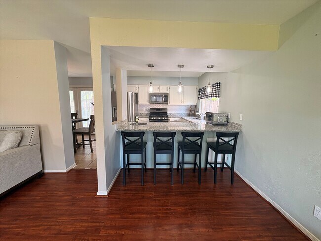 Building Photo - 2118 Hilton Head Dr