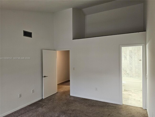 Building Photo - 10142 SW 77th Ct