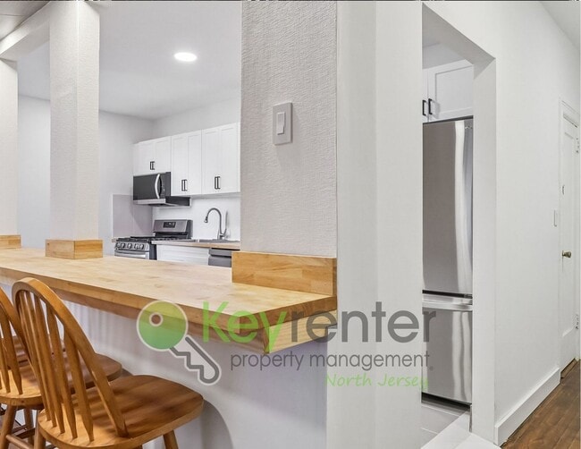 Building Photo - Freshly Updated 1-Bedroom Condo Across from Lincoln Park – Jersey City