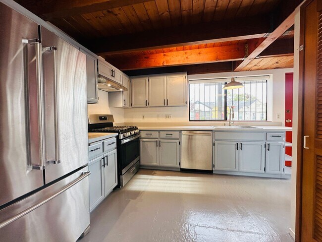 Building Photo - West Oakland 5th St