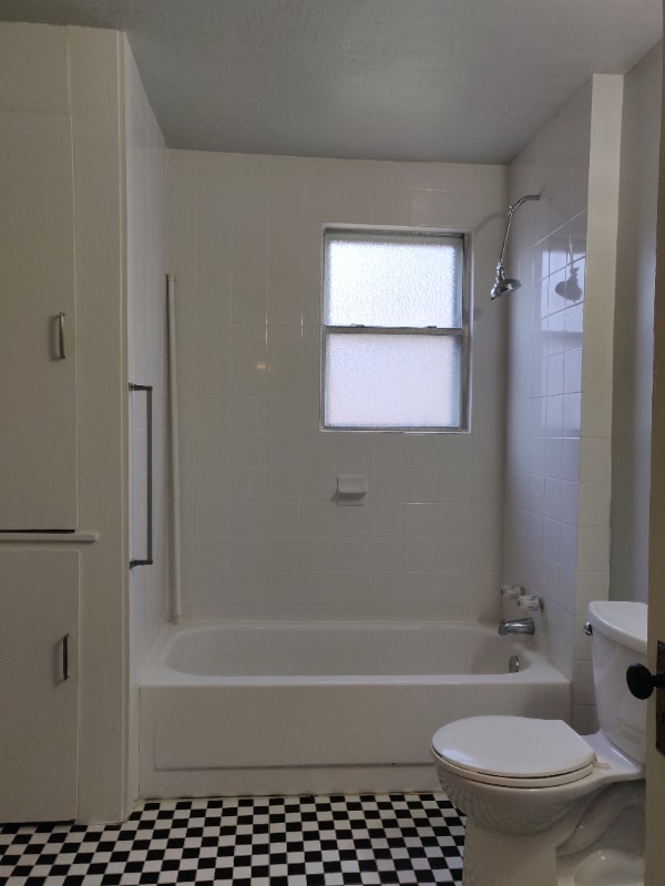 Building Photo - 408 N Elm St