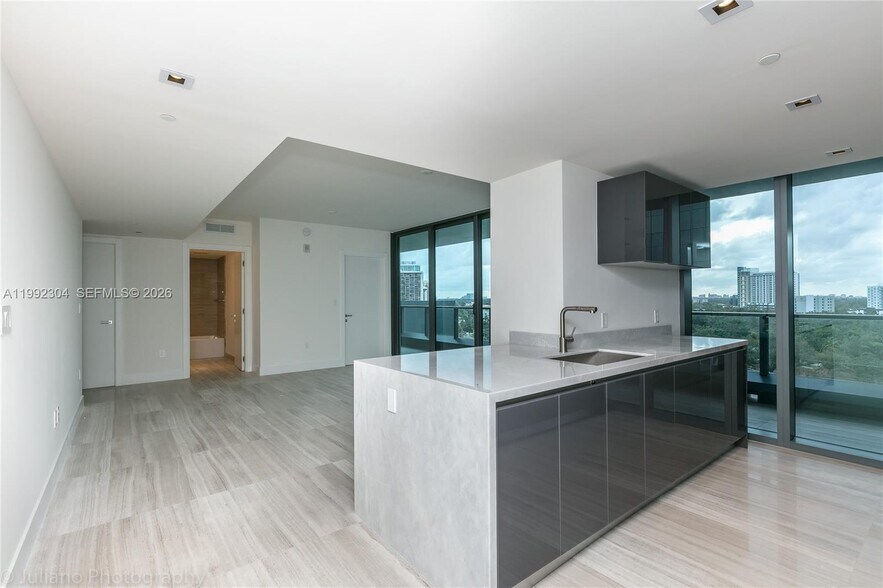 Building Photo - 1451 Brickell Ave