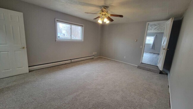 Building Photo - 655 Robinwood Dr