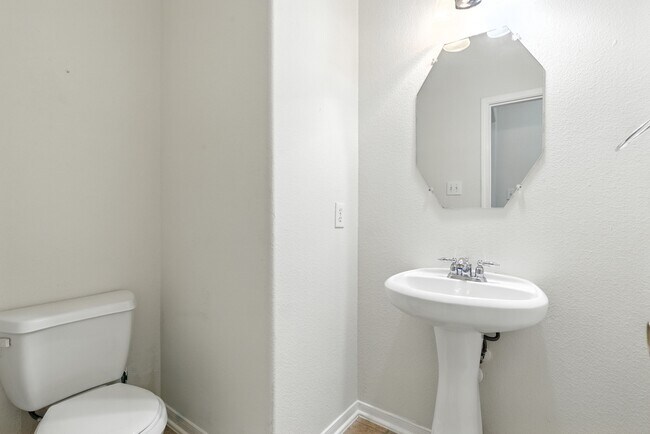 Building Photo - 18607 Camellia Dale tr