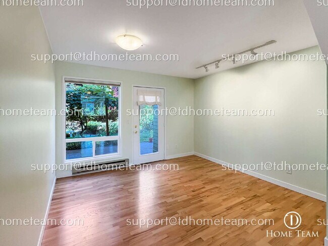 Building Photo - "Charming 2-Bed Townhouse with Gleaming Ha...