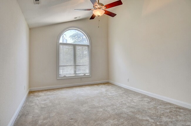 Building Photo - CHICKS BEACH CONDO FOR RENT - VIRGINIA BEACH!