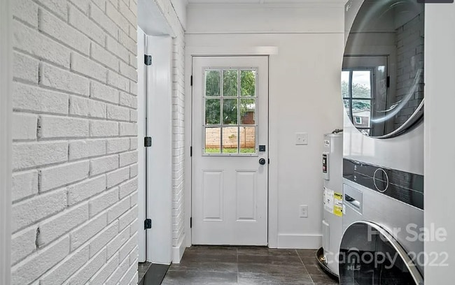 Building Photo - 3709 Sargeant Dr