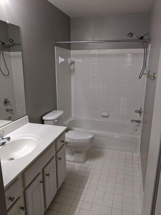 Building Photo - Single Family Home in Established Urbana Highlands Ready before the holidays!