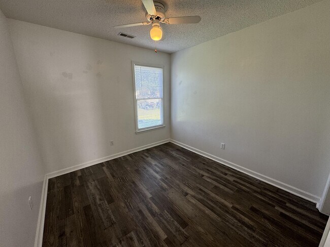 Building Photo - 105 Ed Milner Dr