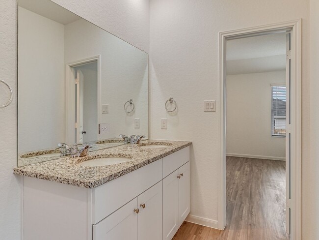 Building Photo - BULVERDE - Upgraded 4 BR/3BA One-Story - HIDDEN TRAILS!