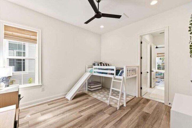 Building Photo - 120 Suwanee Dr