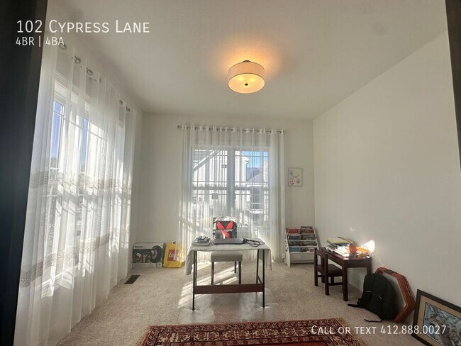 Building Photo - 102 Cypress Ln