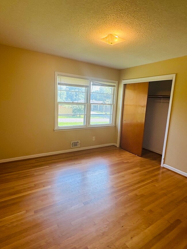 Building Photo - 709 Bounty Dr