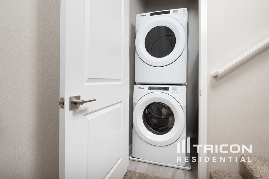 Building Photo - 24692 Saber Ct