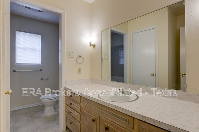 Building Photo - 641 Richfield Dr