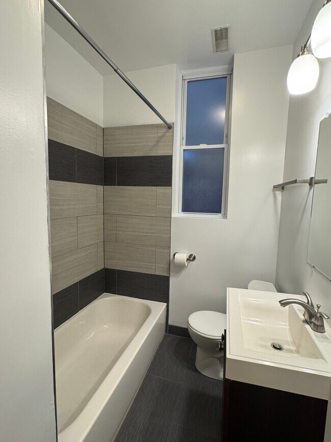 Building Photo - 3512 N Halsted St