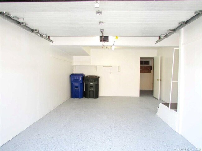 Building Photo - 1229 Winsted Rd