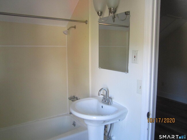 Building Photo - 1085 Broad St