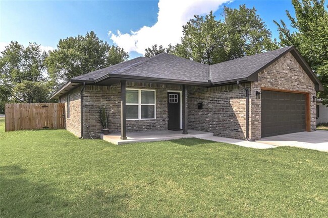 Building Photo - 1717 Breckenridge Dr