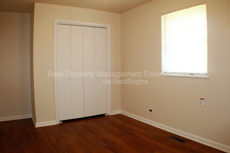 Building Photo - 516 Inwood Dr