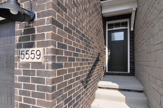 Building Photo - 5559 E Spaniel Dr