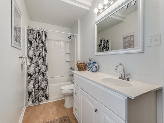 Building Photo - 525 Abiso Ave