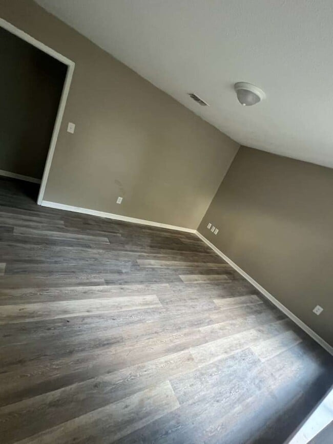 Building Photo - 10405 Riverbend Cir