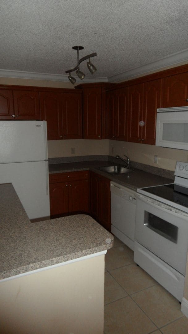 Building Photo - 10749 - Menkin LOJ 7-104 Condo