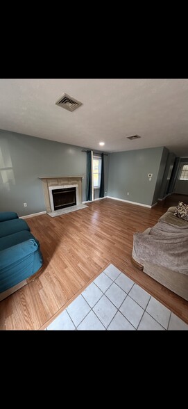 Primary Photo - 30 Cadogan Way