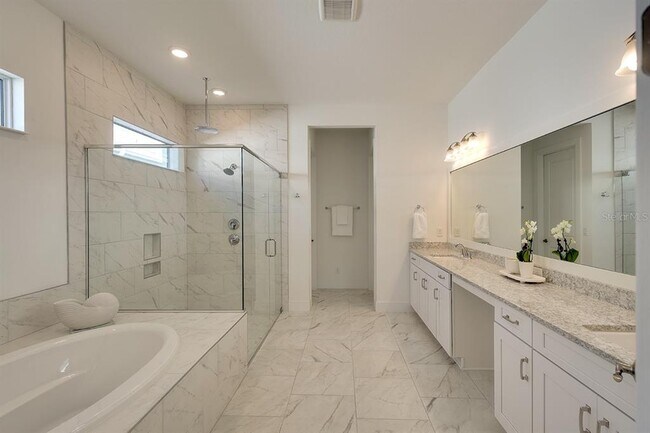 Building Photo - 8066 Redonda Lp