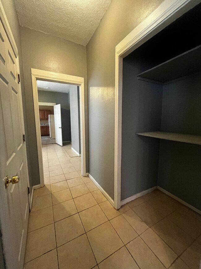 Building Photo - 2331 Saint Anthony St