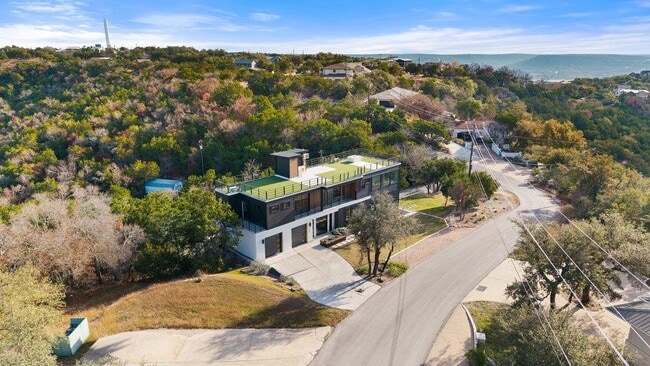 Building Photo - 8610 Grandview Dr