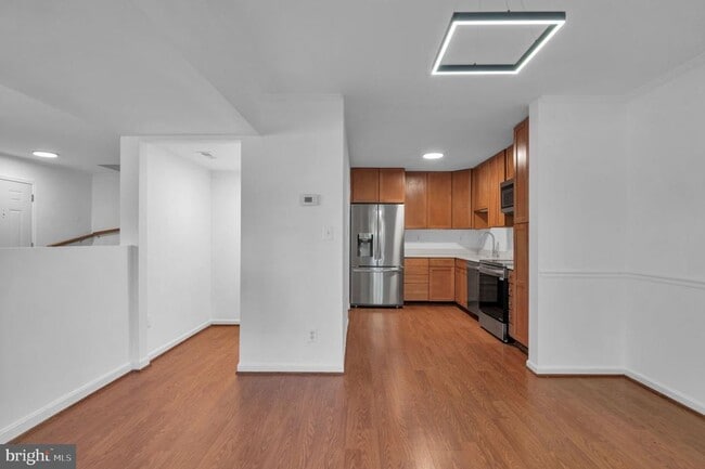 Building Photo - 9021 Sandalwood Dr
