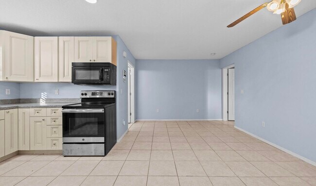 Building Photo - 141 NE Naranja Ave