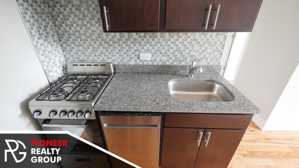 Building Photo - 2909 N Mildred Ave