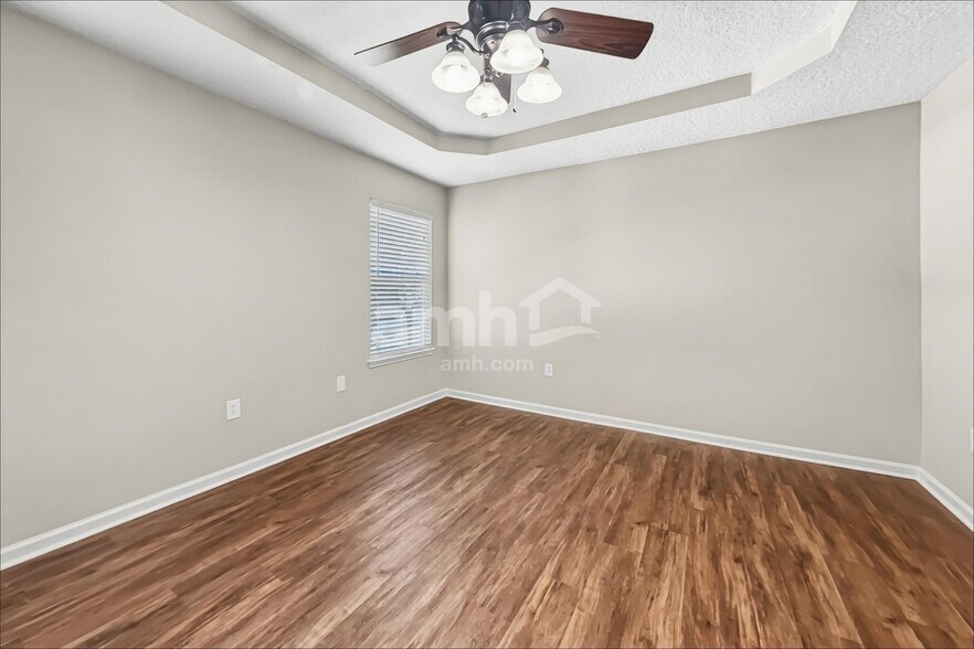 Building Photo - 2724 Creekfront Dr