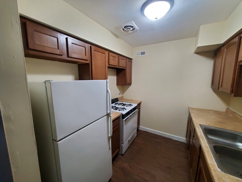 Building Photo - 1532 Hobson Dr