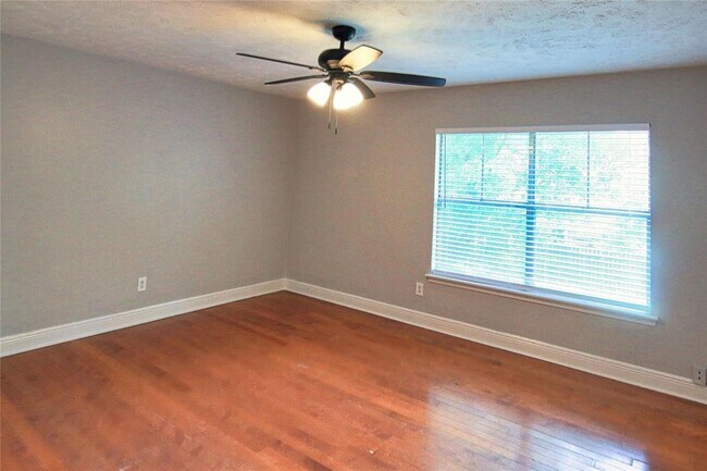 Building Photo - 3202 Birch Creek Dr