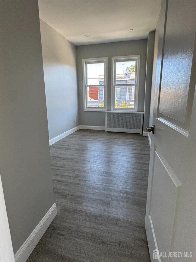 Building Photo - 1515 Kerrigan Ave