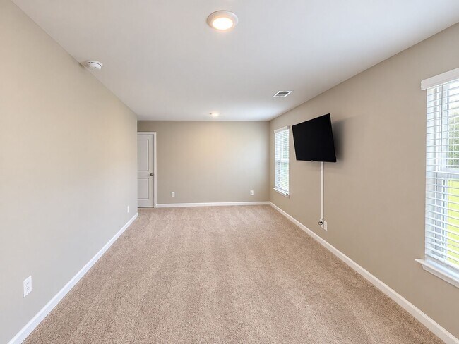 Building Photo - 833 Kirby Ct