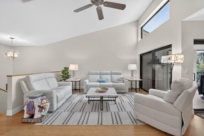 Building Photo - 16941 Waterbend Dr